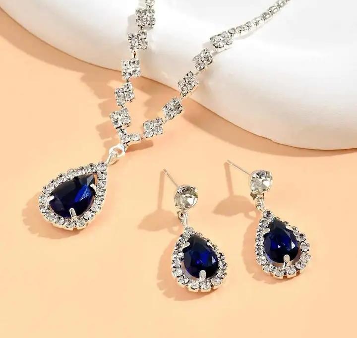 Teardrop Pendant & Earrings Set – Stylish Crystal Jewelry